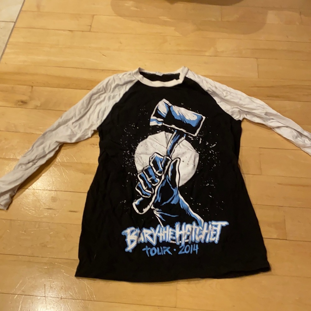 Black and white quarter sleeve shirt